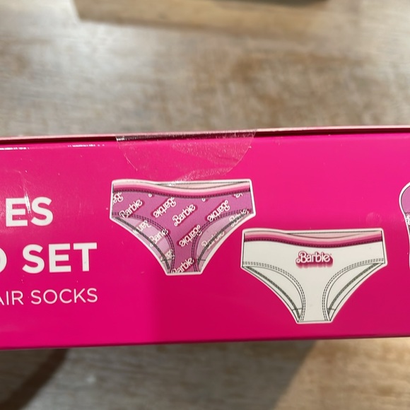 Barbie Ladies Combo Set - Picture 3 of 3